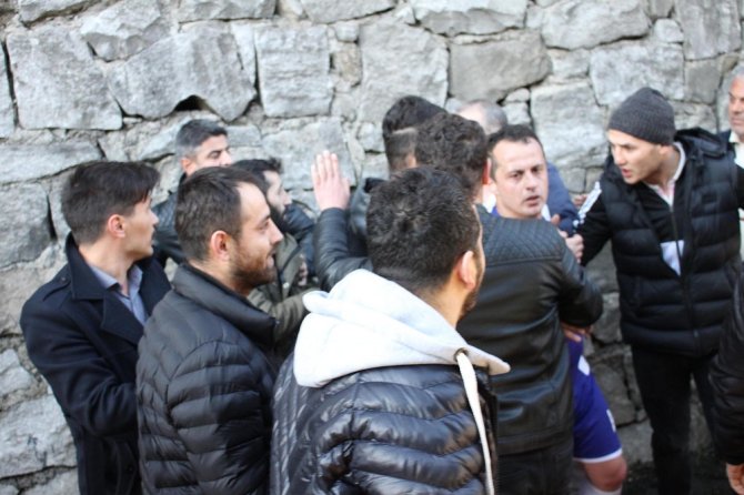 Taraftara Kızdı, Forması İle Tribüne Çıktı