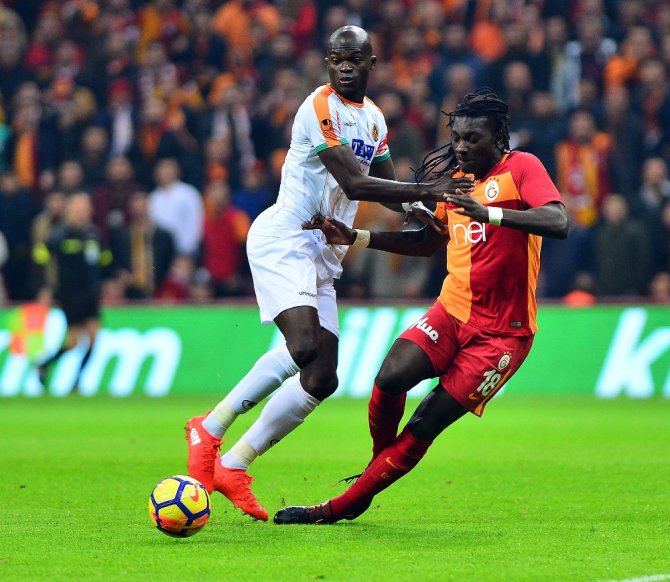 Galatasaray İlk Yarıyı Önde Geçti