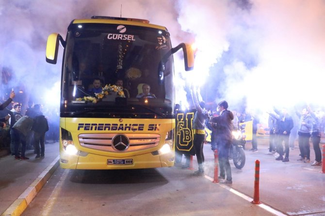 Fenerbahçe’ye Antalya’da Coşkulu Karşılama
