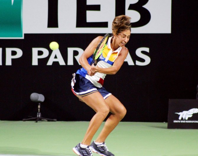 Sharapova Çağla’ya Set Vermedi