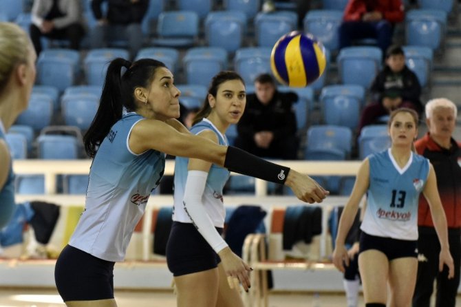 Kadınlar Voleybol 1. Ligi: Gümüşhane Belediyesi Gençlerbirliği: 3 - Bartın Polisgücü: 0