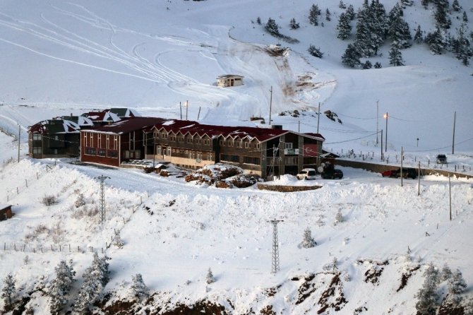Zigana Dağında Kar Kalınlığı 50 Santimetreye Ulaştı