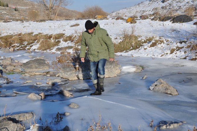 Hava Sıcaklığının Eksi 19’u Gördü, Kars Çayı Dondu