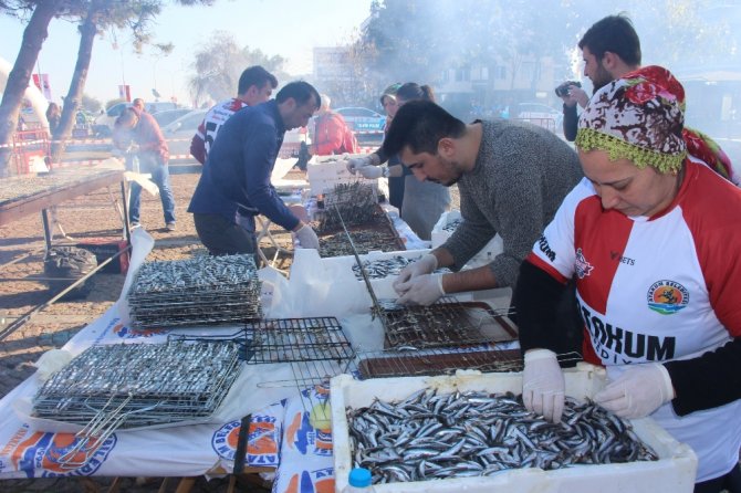 Tam 10 Ton Hamsi İkram Edildi