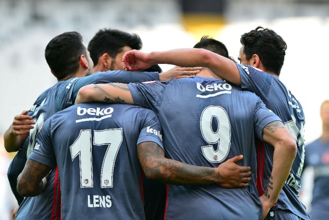 Negredo Manisaspor’a Patladı