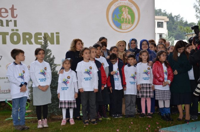 Emine Erdoğan Öğrencilerle Fidan Dikti