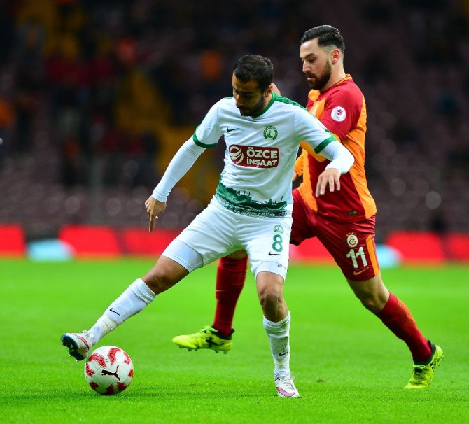 İlk Yarı Galatasaray’ın Üstünlüğüyle Bitti