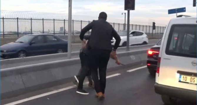 Makas Atan Sürücünün Önün Kesti Ve...