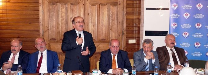 Trabzon Büyükşehir Belediyesi Meclis Üyeleri Ve Tiski İdarecileri Yemekte Bir Araya Geldi