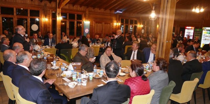Trabzon Büyükşehir Belediyesi Meclis Üyeleri Ve Tiski İdarecileri Yemekte Bir Araya Geldi