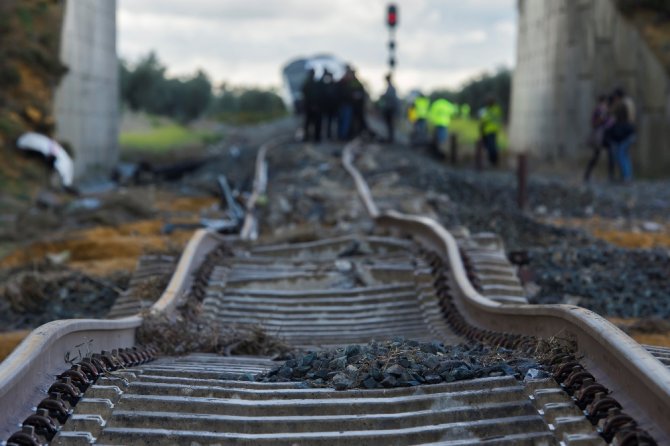 İspanya’da Tren Raydan Çıktı: 30 Yaralı