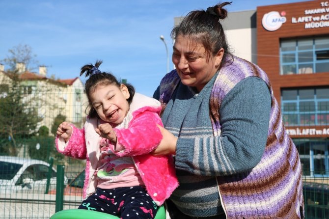 Yüzde 96 Engelli: Minik Elif Yardım Bekliyor