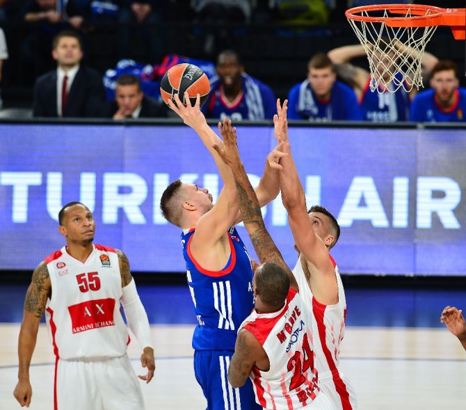 Anadolu Efes, 3. Galibiyetini Aldı