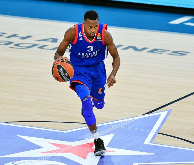 Anadolu Efes, 3. Galibiyetini Aldı