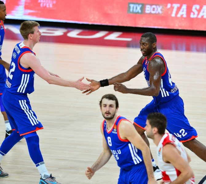 Anadolu Efes, 3. Galibiyetini Aldı