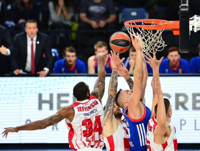 Anadolu Efes, 3. Galibiyetini Aldı