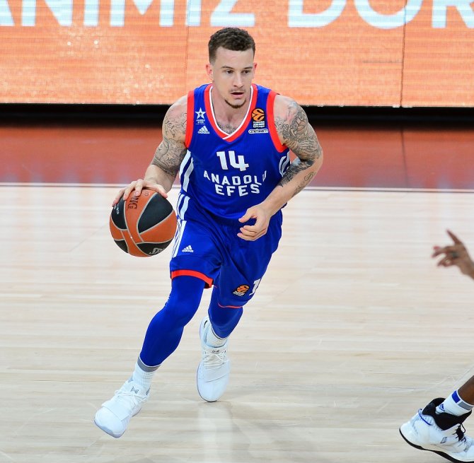 Anadolu Efes, 3. Galibiyetini Aldı