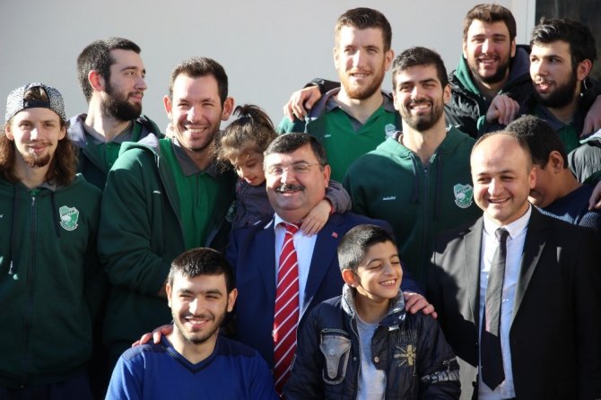 Artvin Basketbol Takımı, Engelli Öğrencilerle Bir Araya Geldi