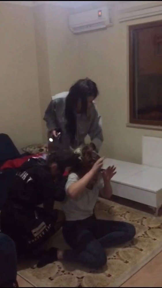 Sosyal Medyada Randevulaşıp Kavga Eden Kızların Cezası Kesildi