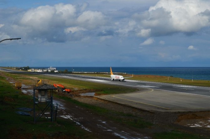 Trabzon Havalimanı’nda Pist Çalışmaları Tamamlandı