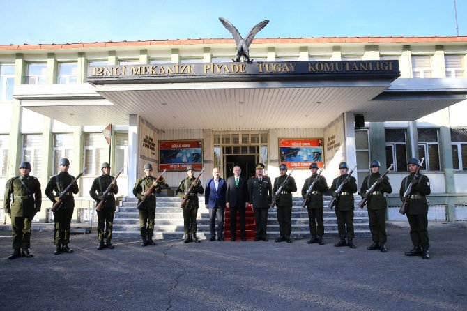 Erdoğan’dan Tugay Komutanlığına Ziyaret