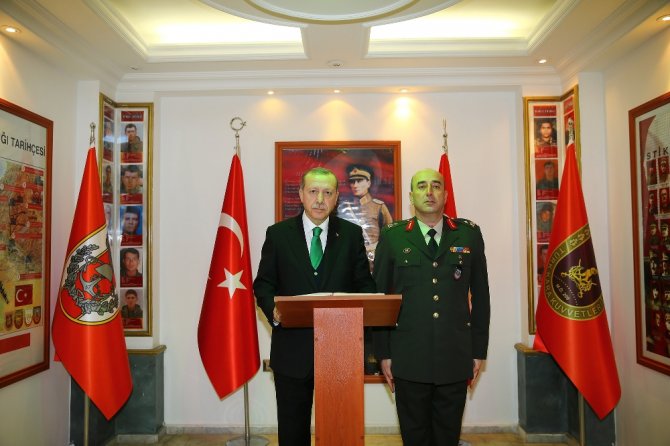 Erdoğan’dan Tugay Komutanlığına Ziyaret