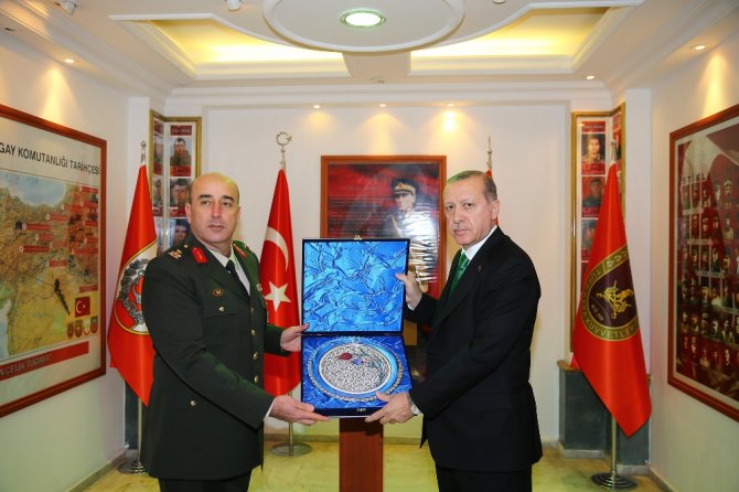 Erdoğan’dan Tugay Komutanlığına Ziyaret
