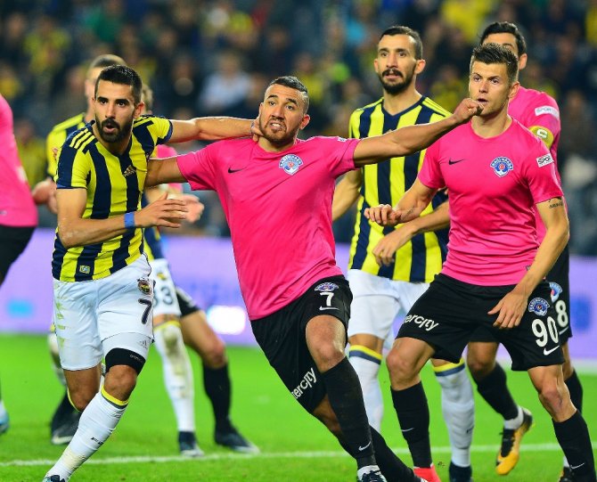 Fenerbahçe Zirveye Göz Kırptı