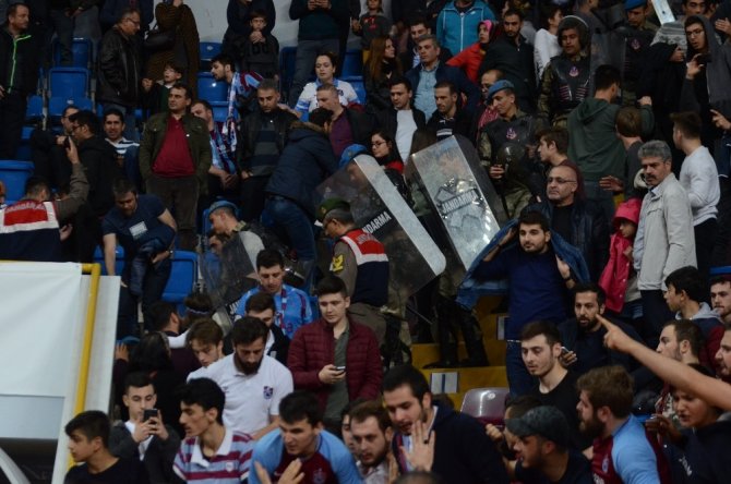 Trabzonspor - Fenerbahçe Maçında Gerginlik