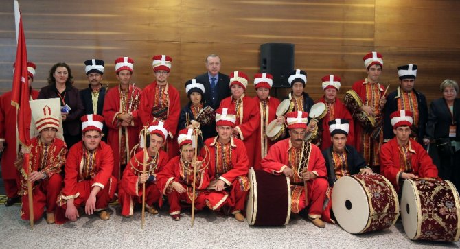 Erdoğan Görme Engelli Ressamın Sergisini Gezdi