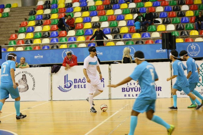A Milli Futbol Takımı Eski Futbolcularından Engelsiz Maç