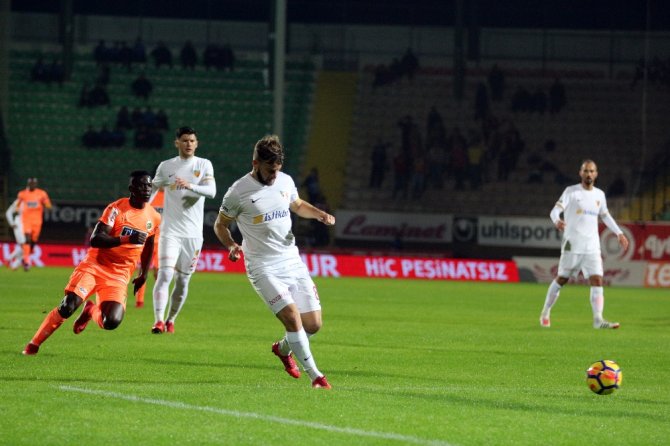 İlk Yarı Kayserispor’un Üstünlüğüyle Bitti