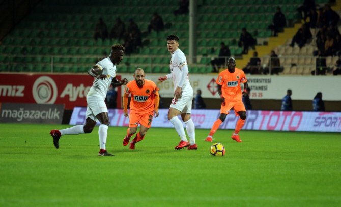 İlk Yarı Kayserispor’un Üstünlüğüyle Bitti