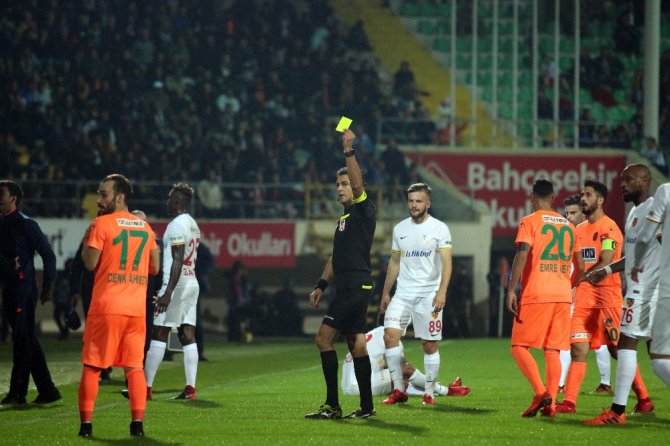 İlk Yarı Kayserispor’un Üstünlüğüyle Bitti