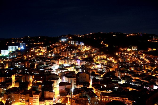 Doğu Karadeniz’in İki İncisinin Gece Manzarası Büyülüyor