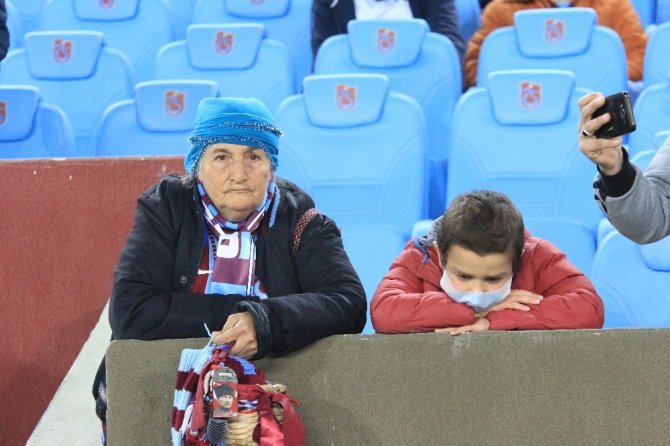 Süper Lig: Trabzonspor: 1 - Antalyaspor: 0 (İlk Yarı)
