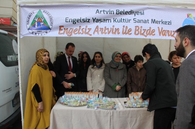 Artvin’in ‘Engel Tanımayan’ Öğrencilerinden Kurabiye İkramı