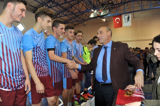 Futsalda Lise Öğrencileri Hünerlerini Gösterdi