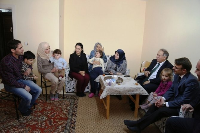 Suriye’den Gelerek Artvin’e Sığınan Ailelere Vali Doğanay’dan Ziyaret