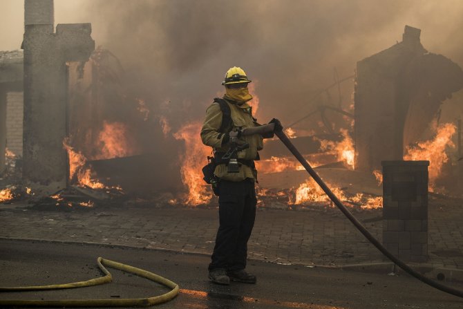 Kaliforniya’daki Yangın Kontrol Altına Alınamıyor