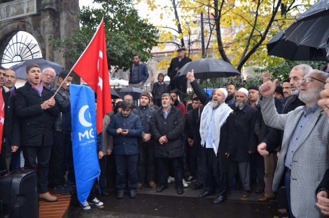 Trabzon’da Yağmur Altında 