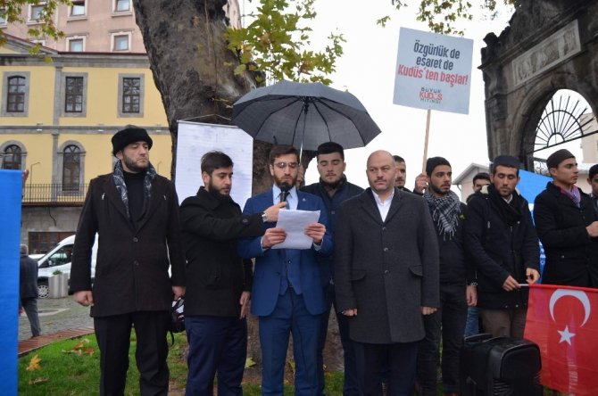 Trabzon’da Yağmur Altında 
