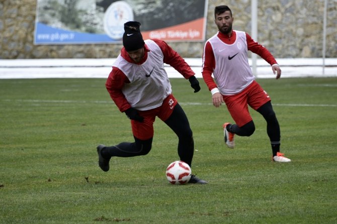 Gümüşhanespor, Isıtmalı Yeni Zemininde Çalıştı