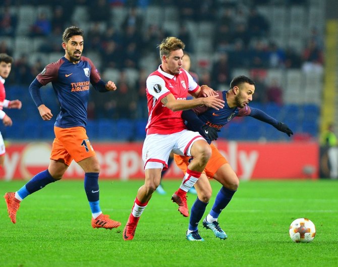 İlk Yarı Başakşehir’in Üstünlüğüyle Bitti