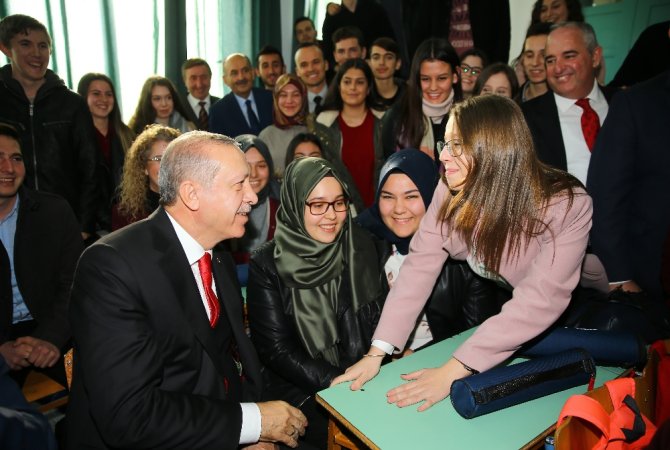 Cumhurbaşkanı Erdoğan’dan Celal Bayar Lisesi’ne Ziyaret