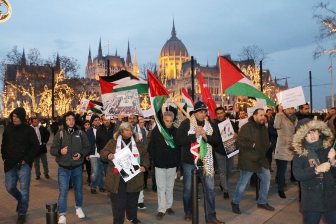 Macaristan’da Trump Ve İsrail Protestosu