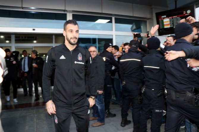 Beşiktaş Kafilesine Coşkulu Karşılama