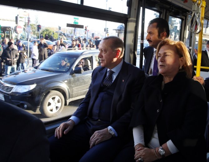 Cumhurbaşkanı Erdoğan Elektrikli Otobüse Bindi