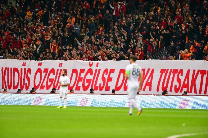 Türk Telekom Stadyumu’nda Kudüs Tepkisi