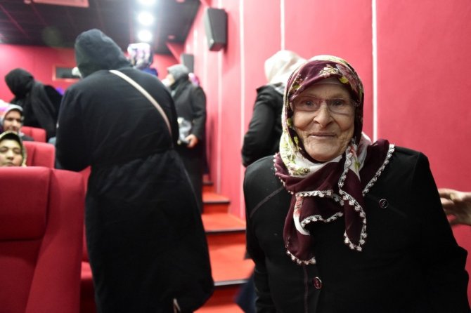 Hayatlarında İlk Kez Sinemaya Gittiler